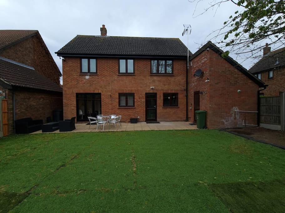 London Luxury 6 Bedroom Family House Sleeps 12 People Parking For 4 Cars Close To Tube. Chigwell Exterior foto