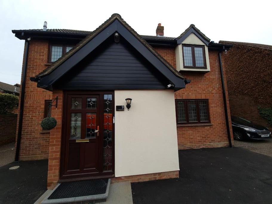 London Luxury 6 Bedroom Family House Sleeps 12 People Parking For 4 Cars Close To Tube. Chigwell Exterior foto