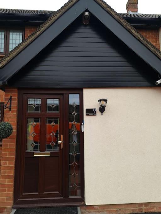 London Luxury 6 Bedroom Family House Sleeps 12 People Parking For 4 Cars Close To Tube. Chigwell Exterior foto